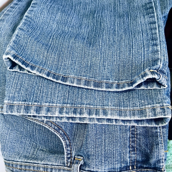 EUC GLORIA VANDERBILT MOM JEANS MADE IN EGYPT LIGHT TO MEDIUM WASH 5 POCKET 16 - Picture 6 of 10